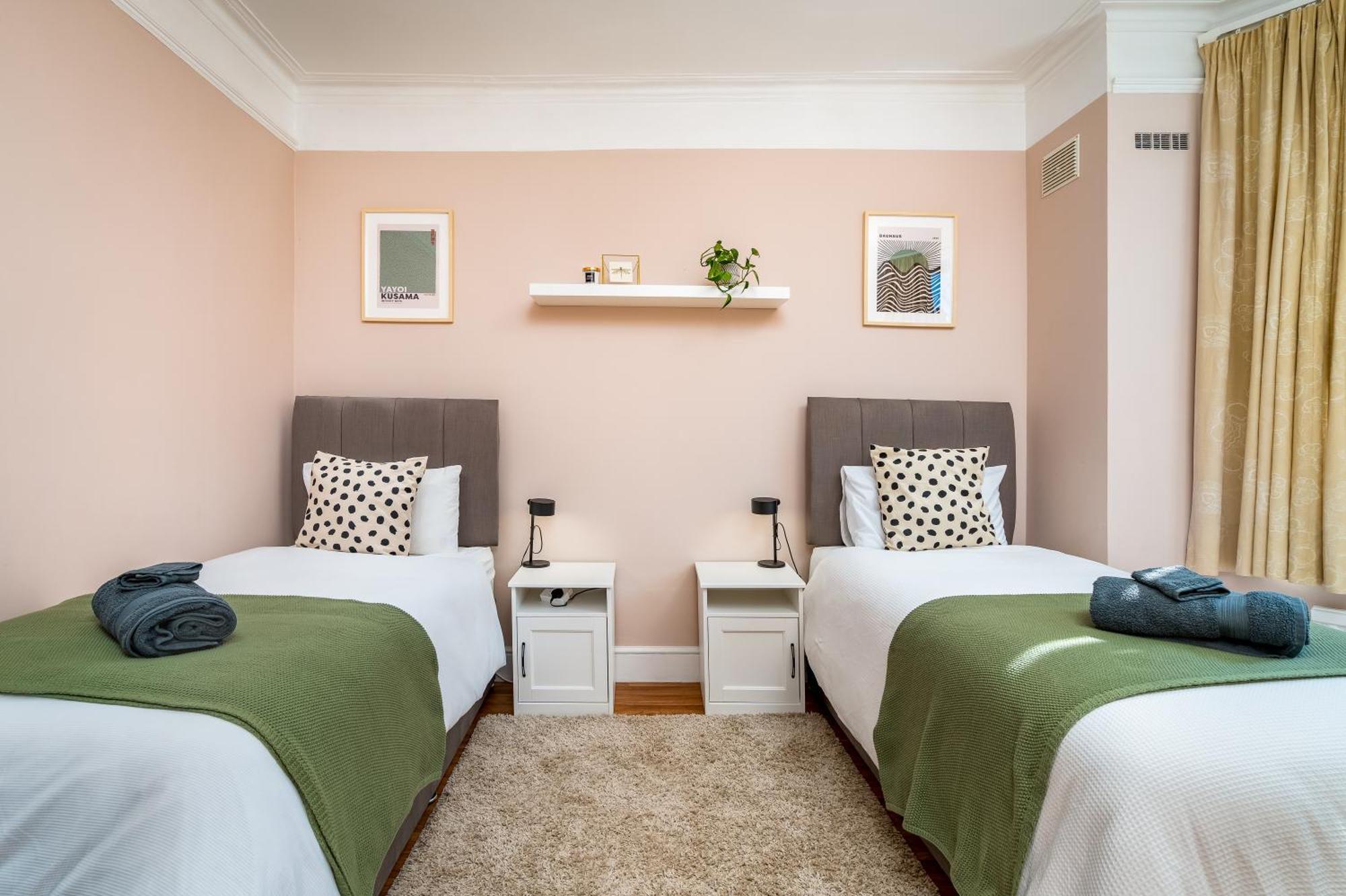 Homely And Stylish Apartment With A Garden In East Finchley London Exterior photo